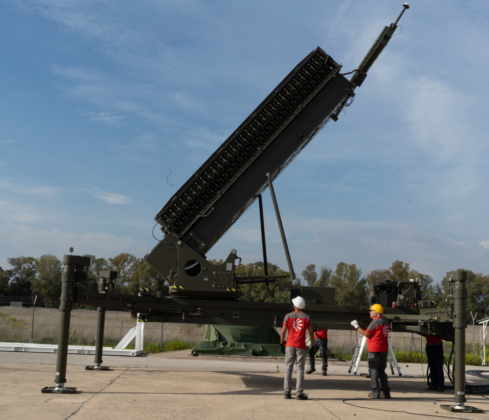 Leonardo RAT 31DL/M radar antenna during deployment – 42x42 TRM array enabling high-resolution 3D detection